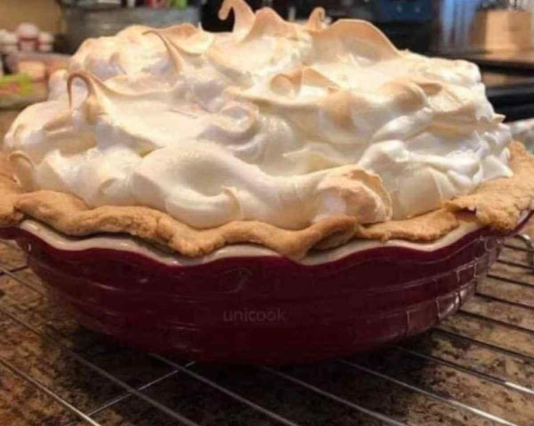 HOMEMADE LEMON MERINGUE PIE