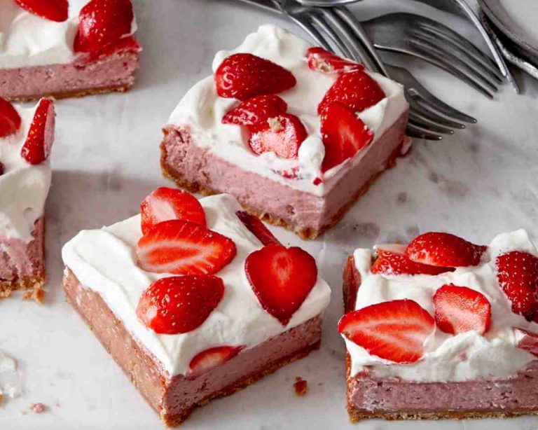 STRAWBERRY CHEESECAKE BARS