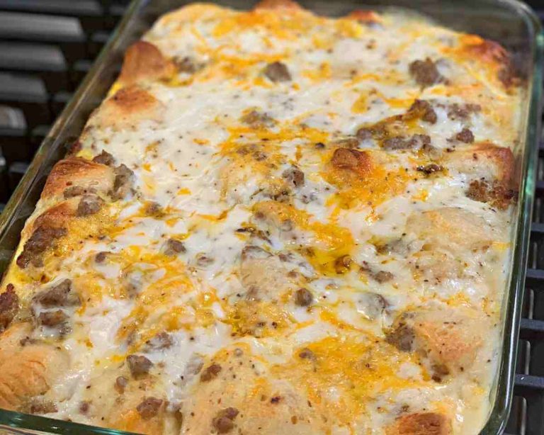 Biscuits and Gravy Breakfast Casserole: A Morning Feast