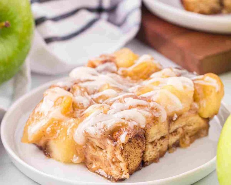 Cinnamon Apple Pie Cake with Glaze