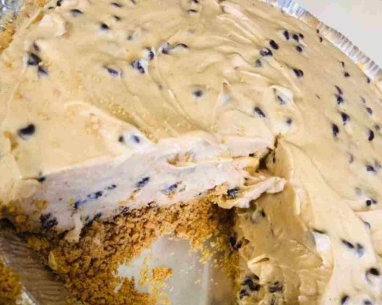 CHOCOLATE CHIP PEANUT BUTTER PIE