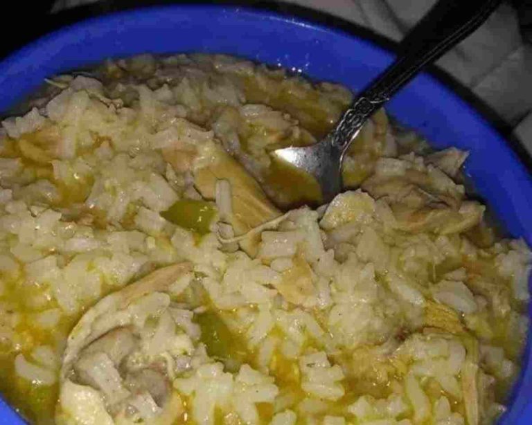 Boil chicken in rice