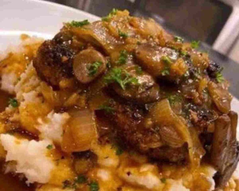 Salisbury Steak Garlic Mash Potatoes Mushroom & Onion Gravy