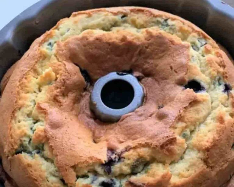 Blueberry Sour Cream Coffee Cake