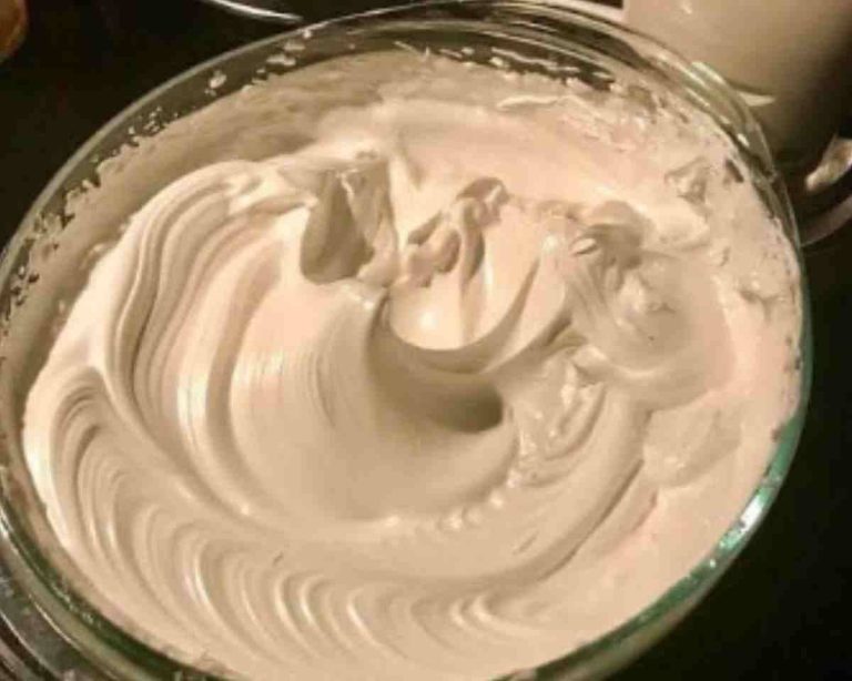 Old-Fashioned 7-Minute Frosting