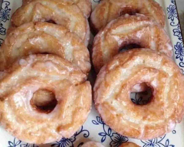 OLD FASHIONED SOUR CREAM CAKE DONUTS